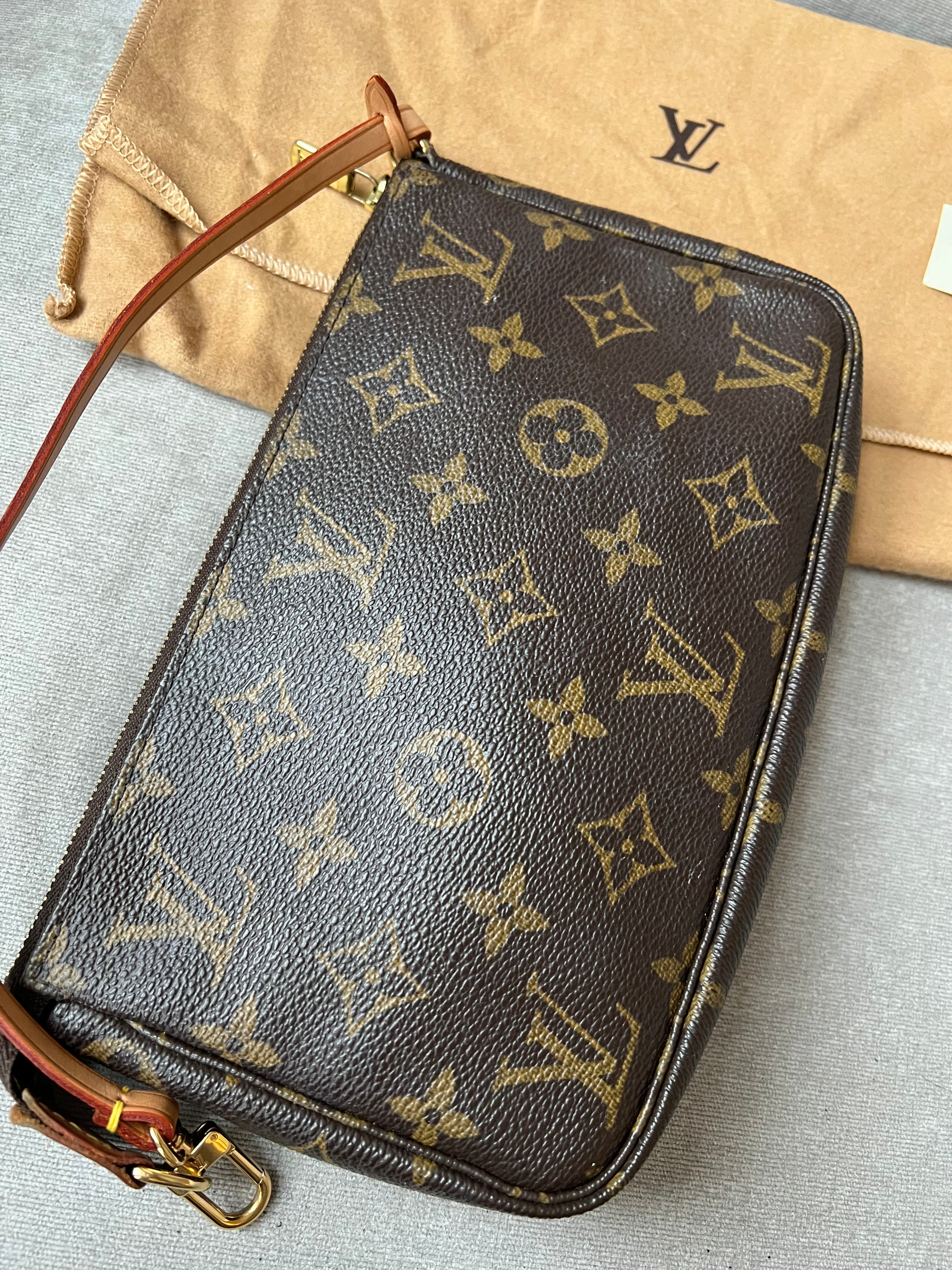 Louis Vuitton Vintage Pochette Accessoires Monogram (RRP £915)