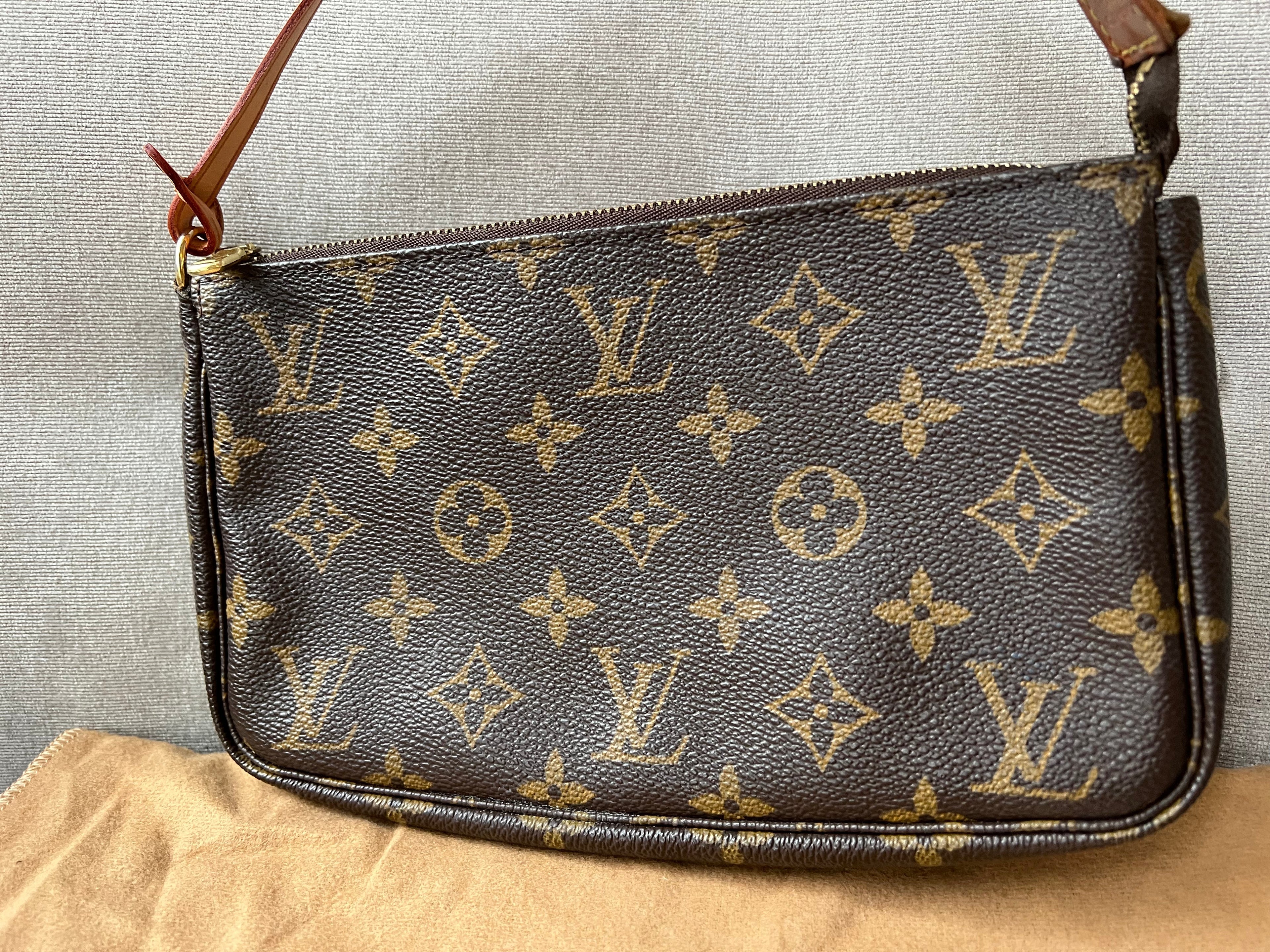 Louis Vuitton Vintage Pochette Accessoires Monogram (RRP £915)