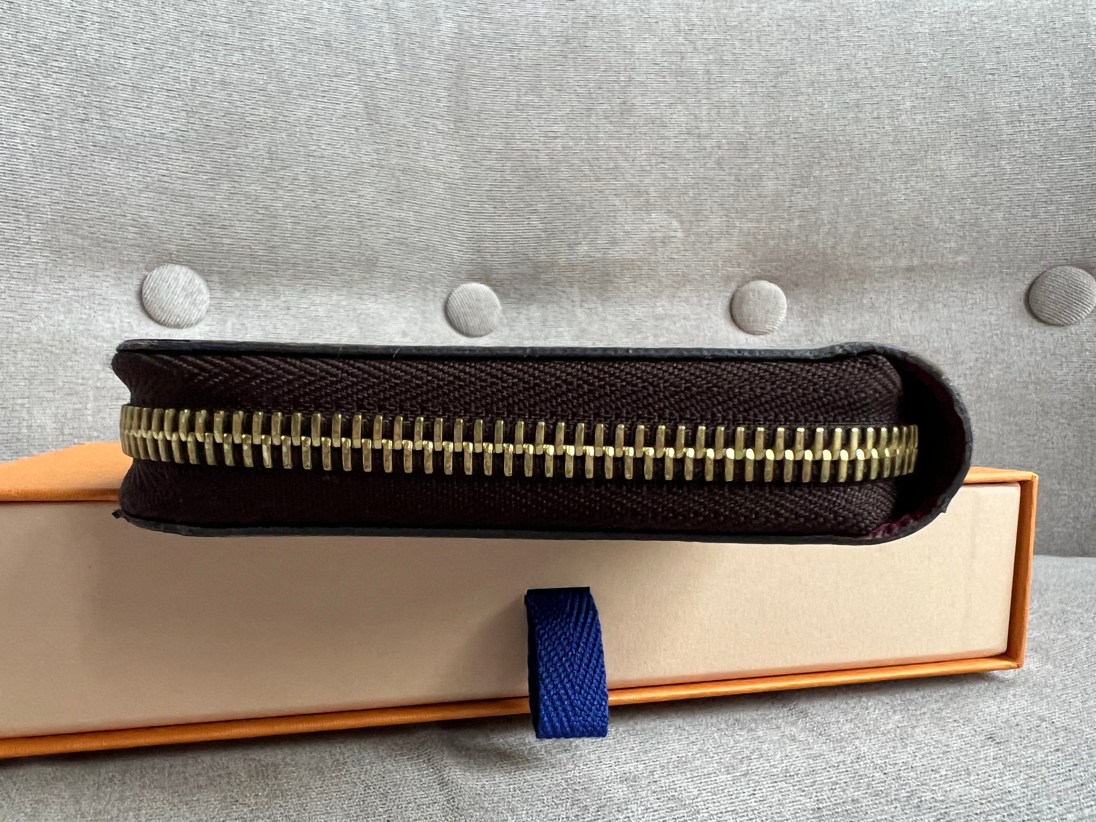 Louis Vuitton Zippy Wallet in Monogram (RRP £565)