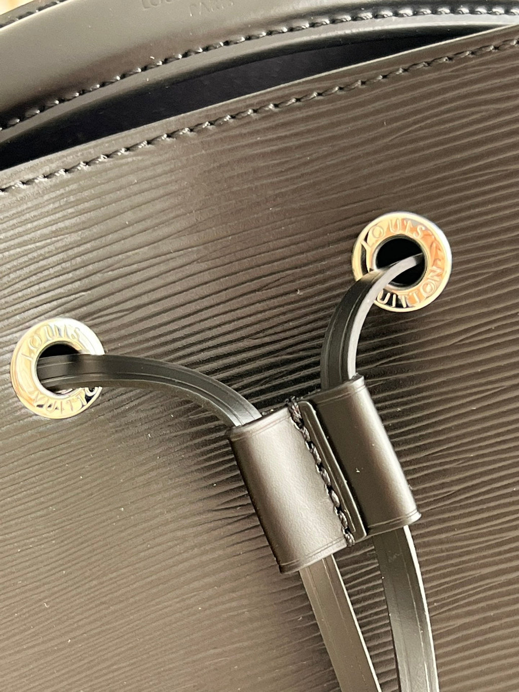 Louis Vuitton NeoNoe MM Bag