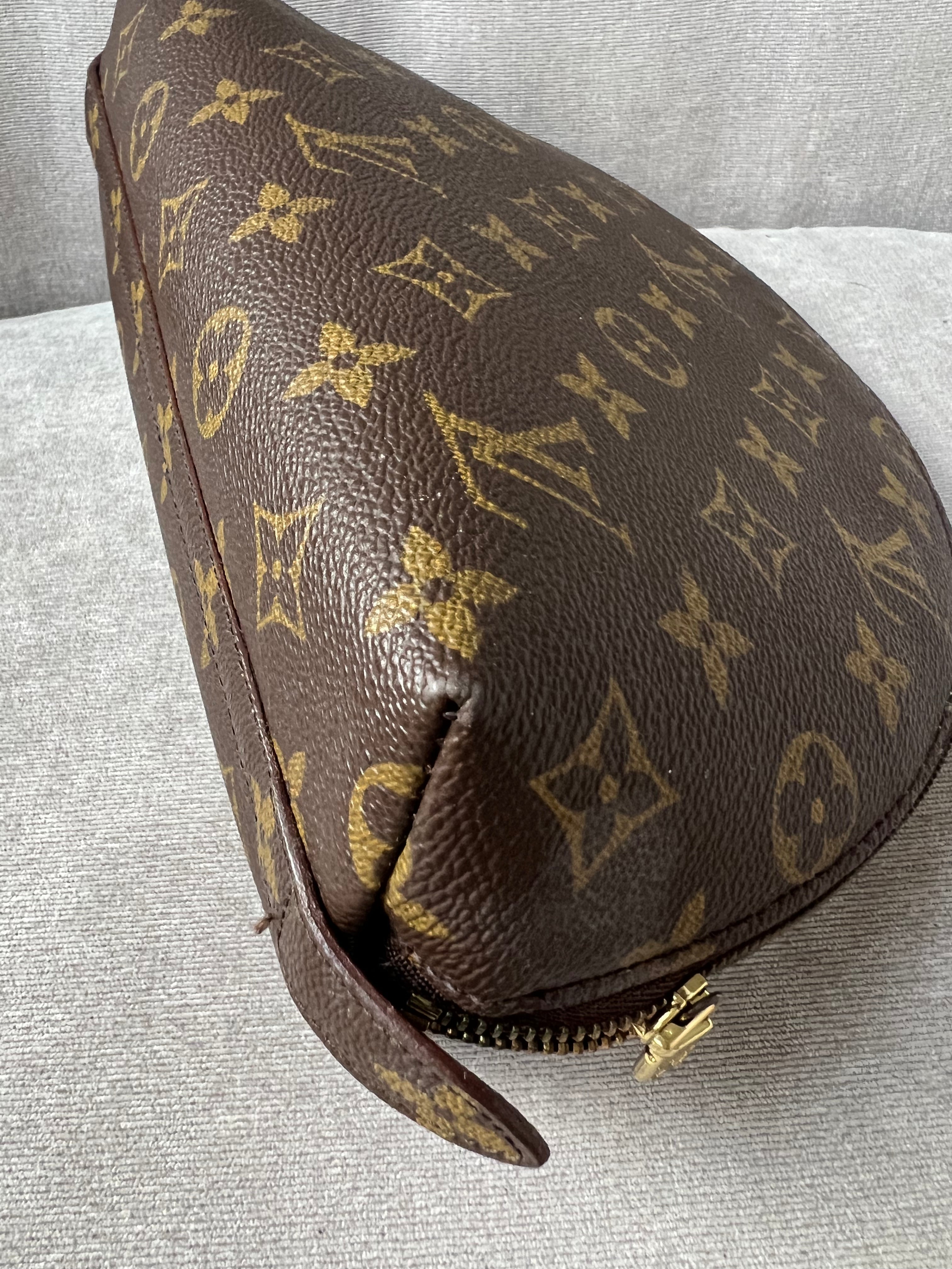 Louis Vuitton Trousse Demi Ronde Monogram