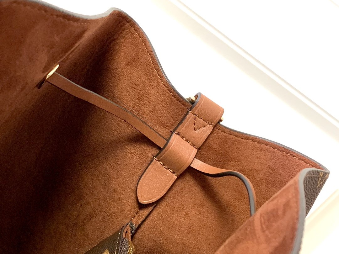 Louis Vuitton NeoNoe MM Bag