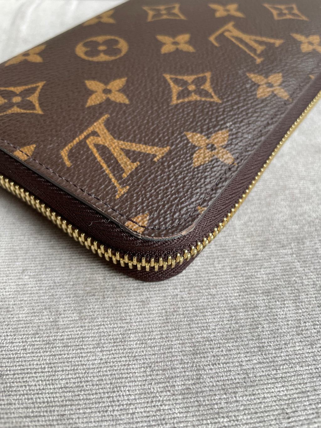 Louis Vuitton Zippy Wallet in Monogram (RRP £565)
