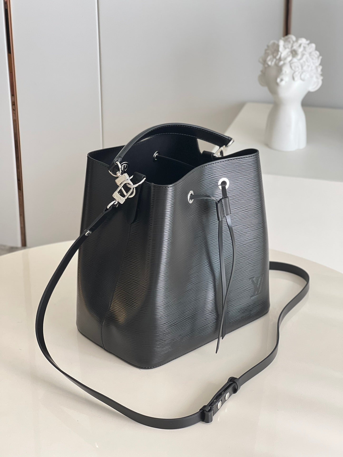 Louis Vuitton NeoNoe MM Bag