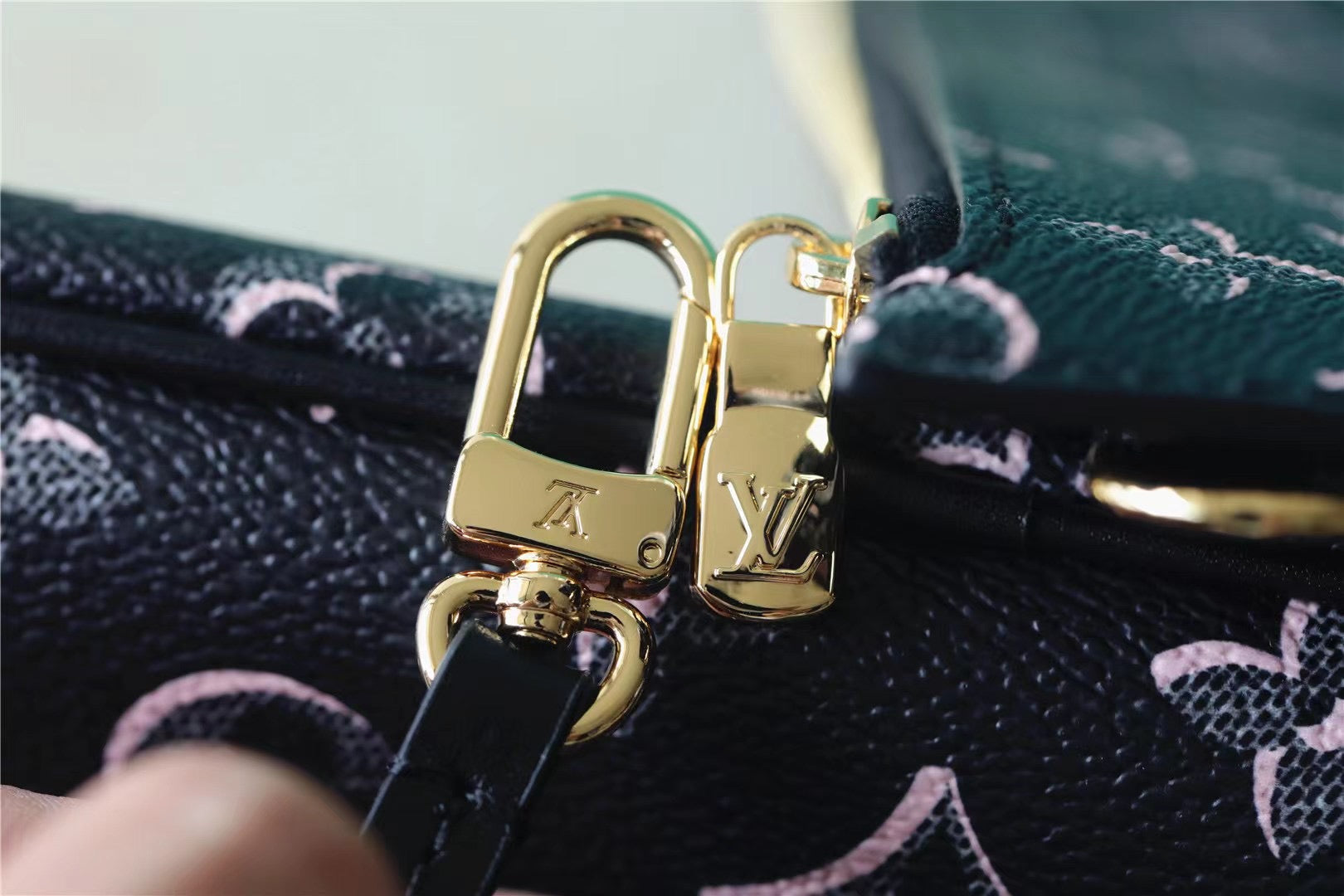 Louis Vuitton Neverfull MM Tote Bag