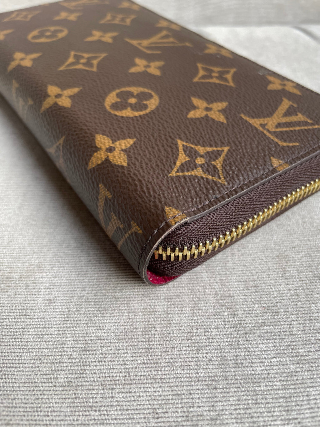 Louis Vuitton Zippy Wallet in Monogram (RRP £565)