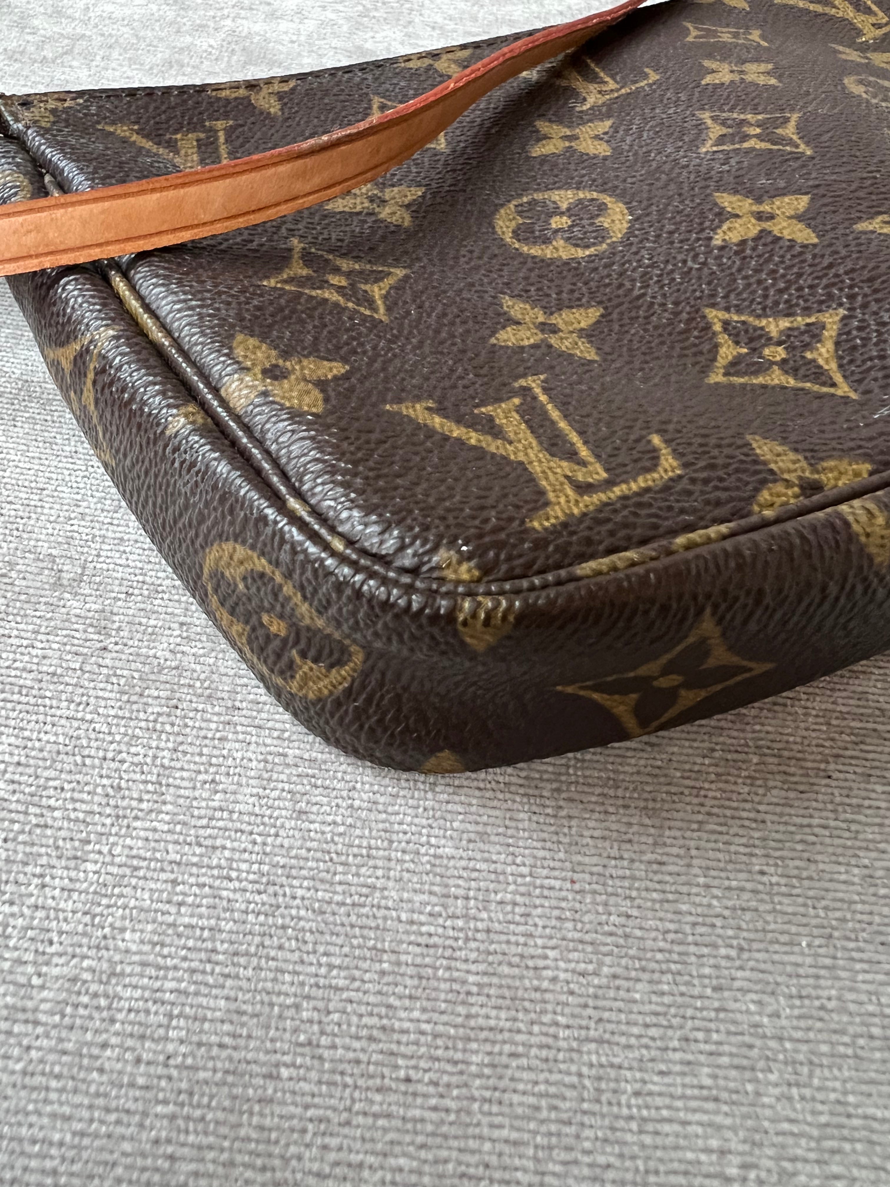 Louis Vuitton Vintage Pochette Accessoires Monogram (RRP £915)