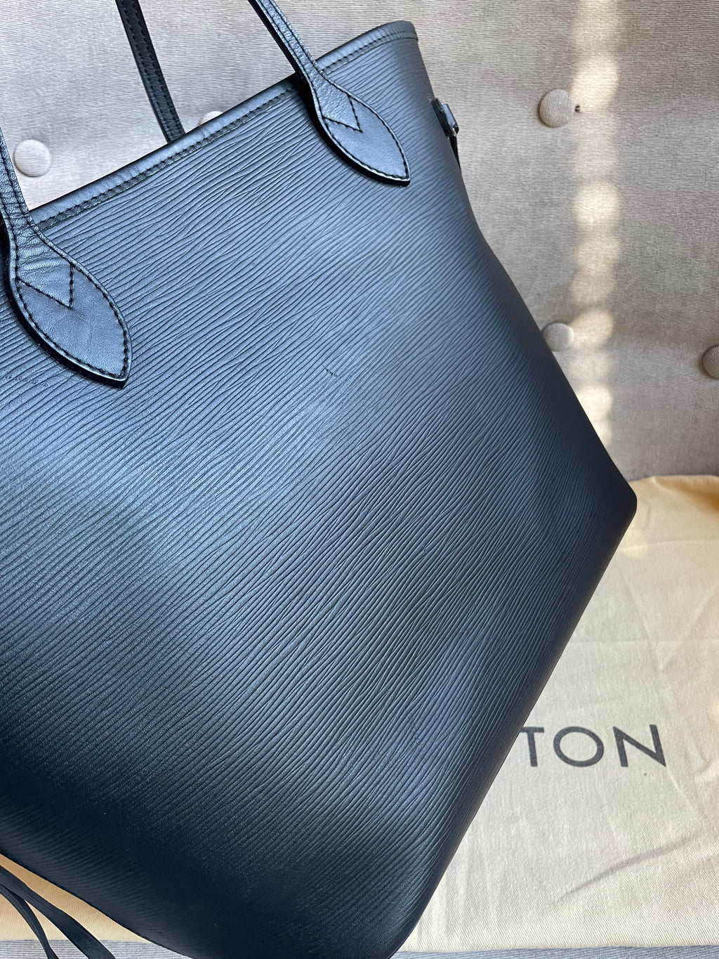 Louis Vuitton Neverfull MM Black Epi Leather (RRP £1,740)