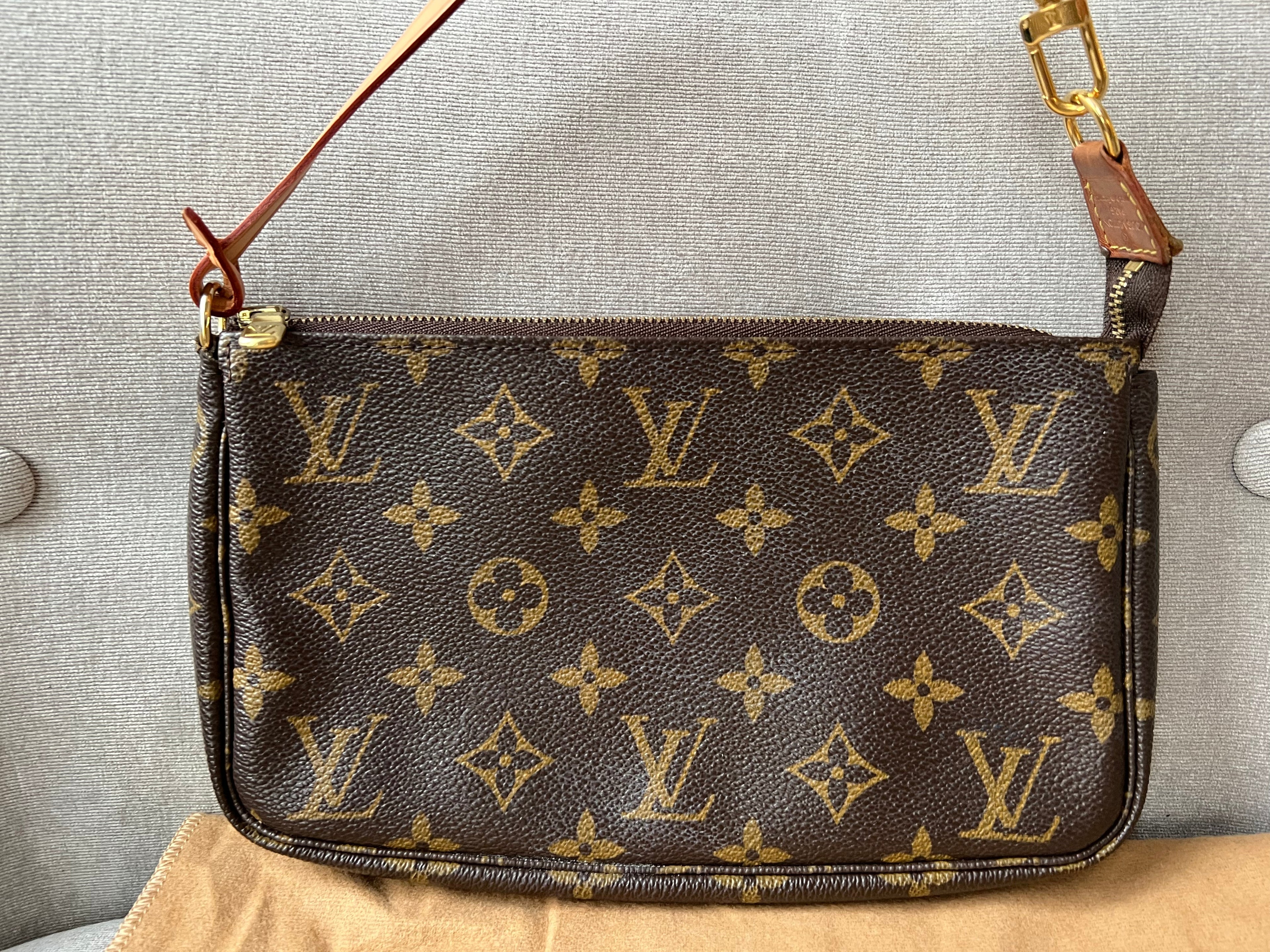 Louis Vuitton Vintage Pochette Accessoires Monogram (RRP £915)