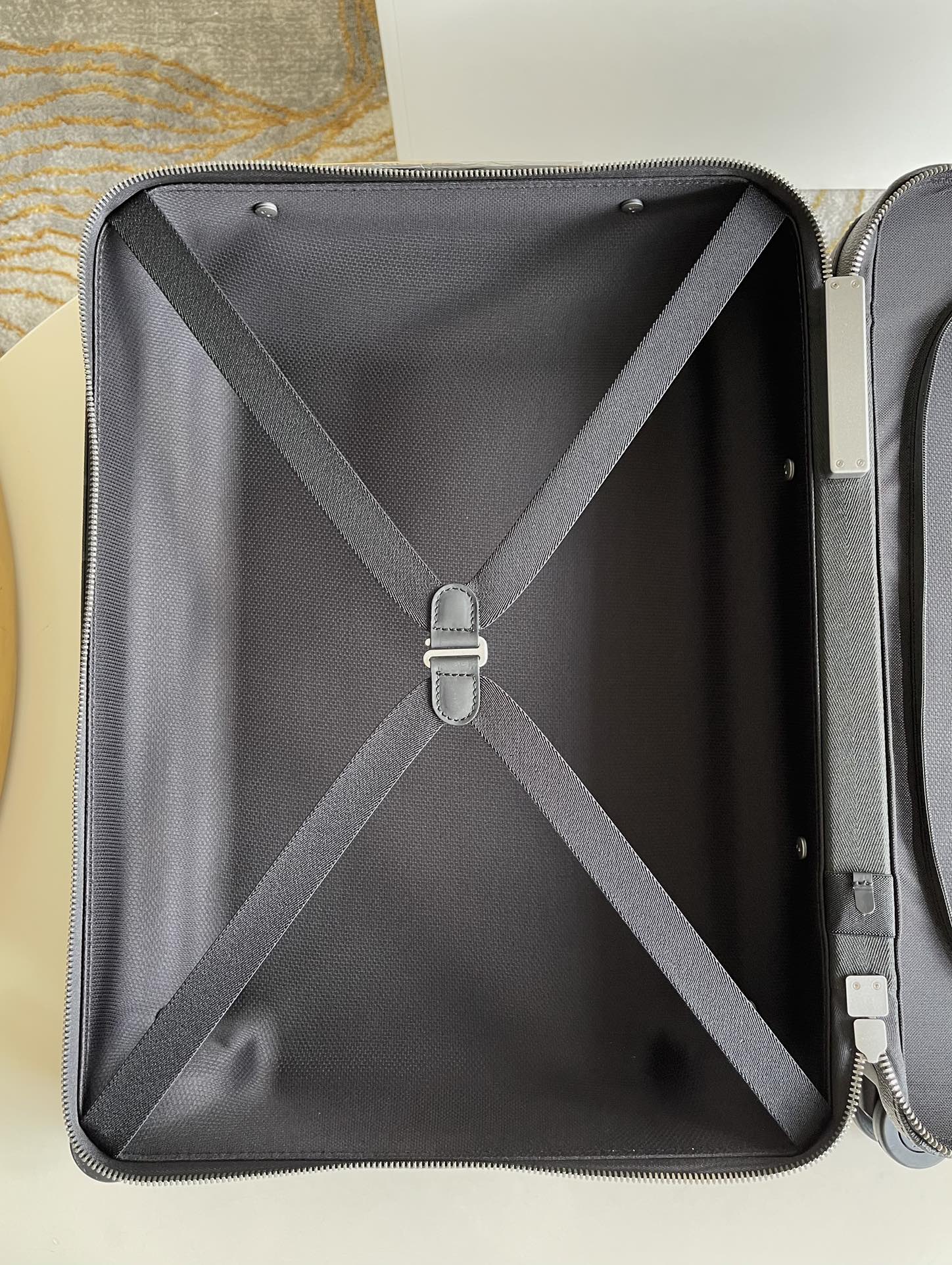 Louis Vuitton Horizon 50 Suitcase