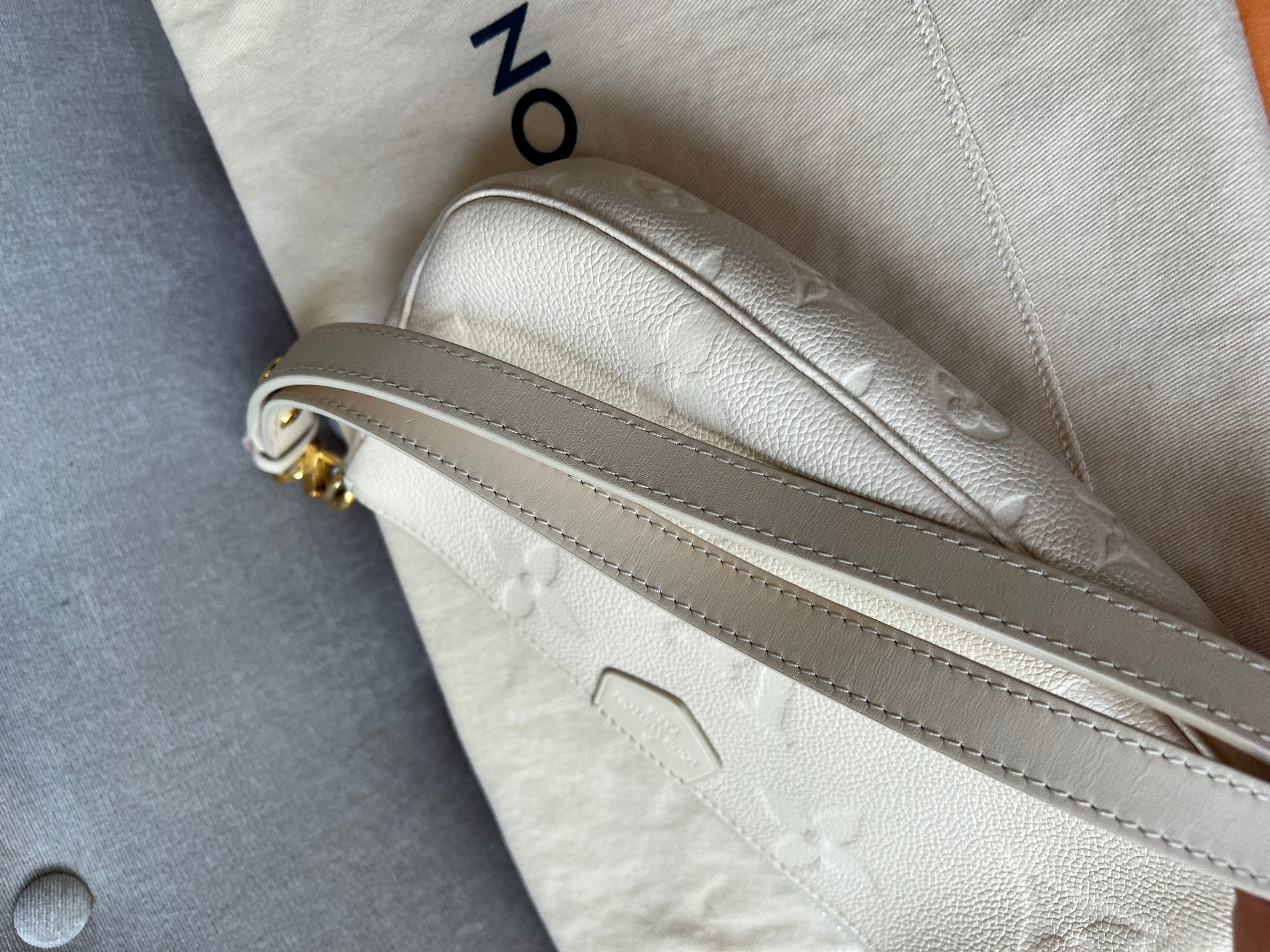 Louis Vuitton Multi Pochette Accessoires Creme Empreinte (RRP £2110)