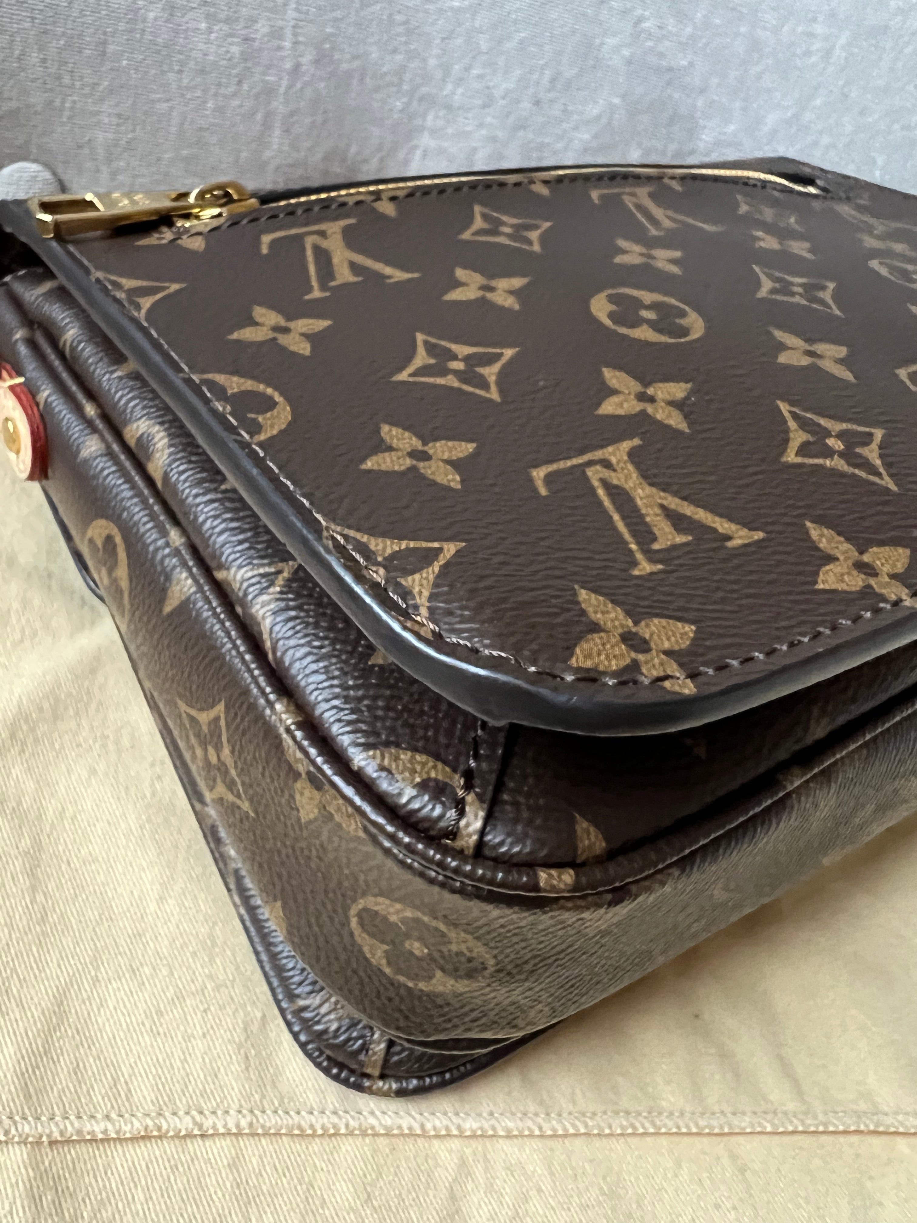 Louis Vuitton Pochette Metis Monogram (RRP £1,830)