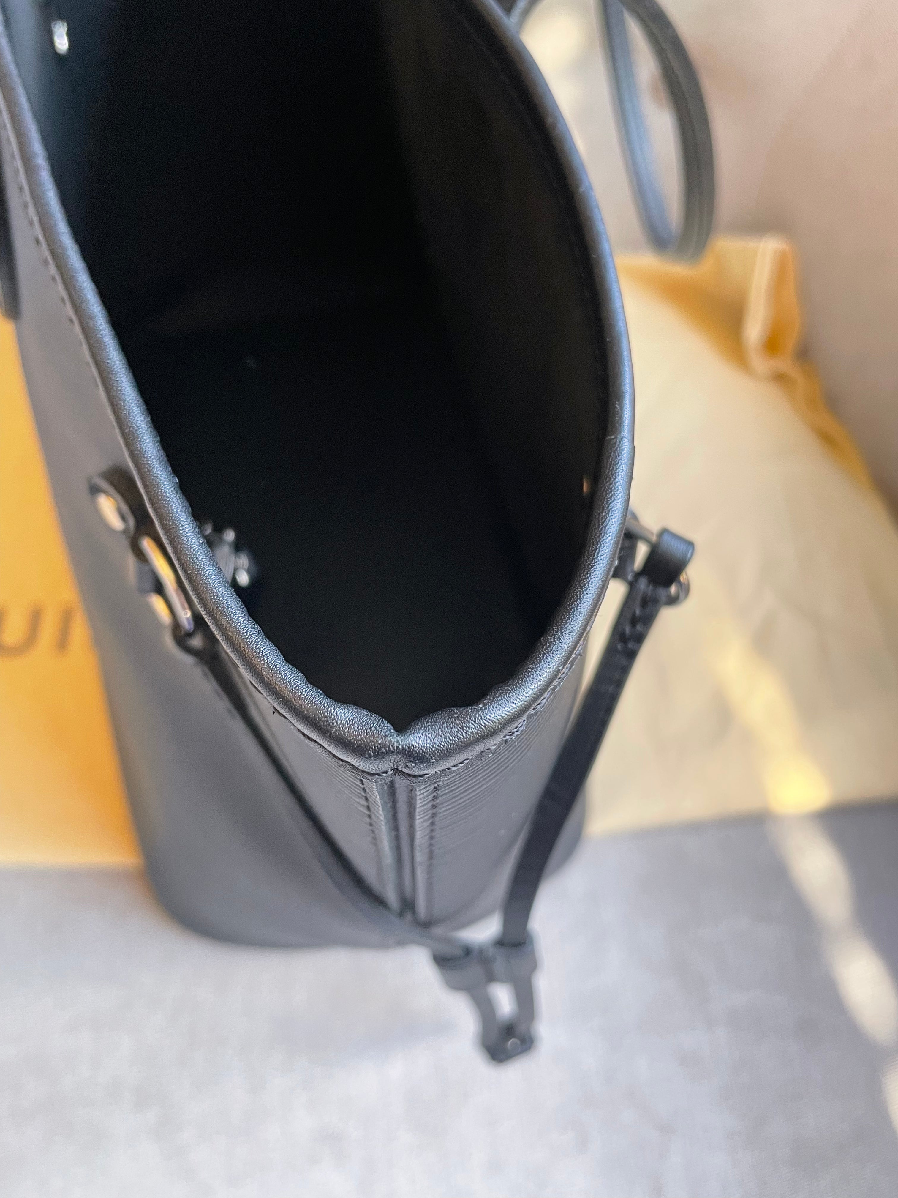 Louis Vuitton Neverfull MM Black Epi Leather (RRP £1,740)