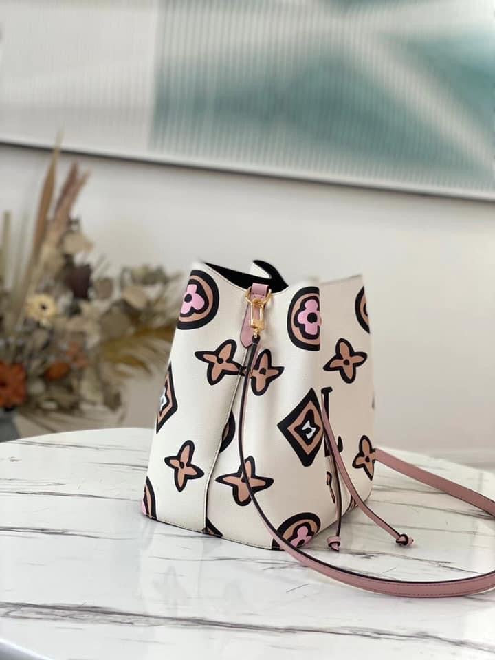 Louis Vuitton NeoNoe MM Bag