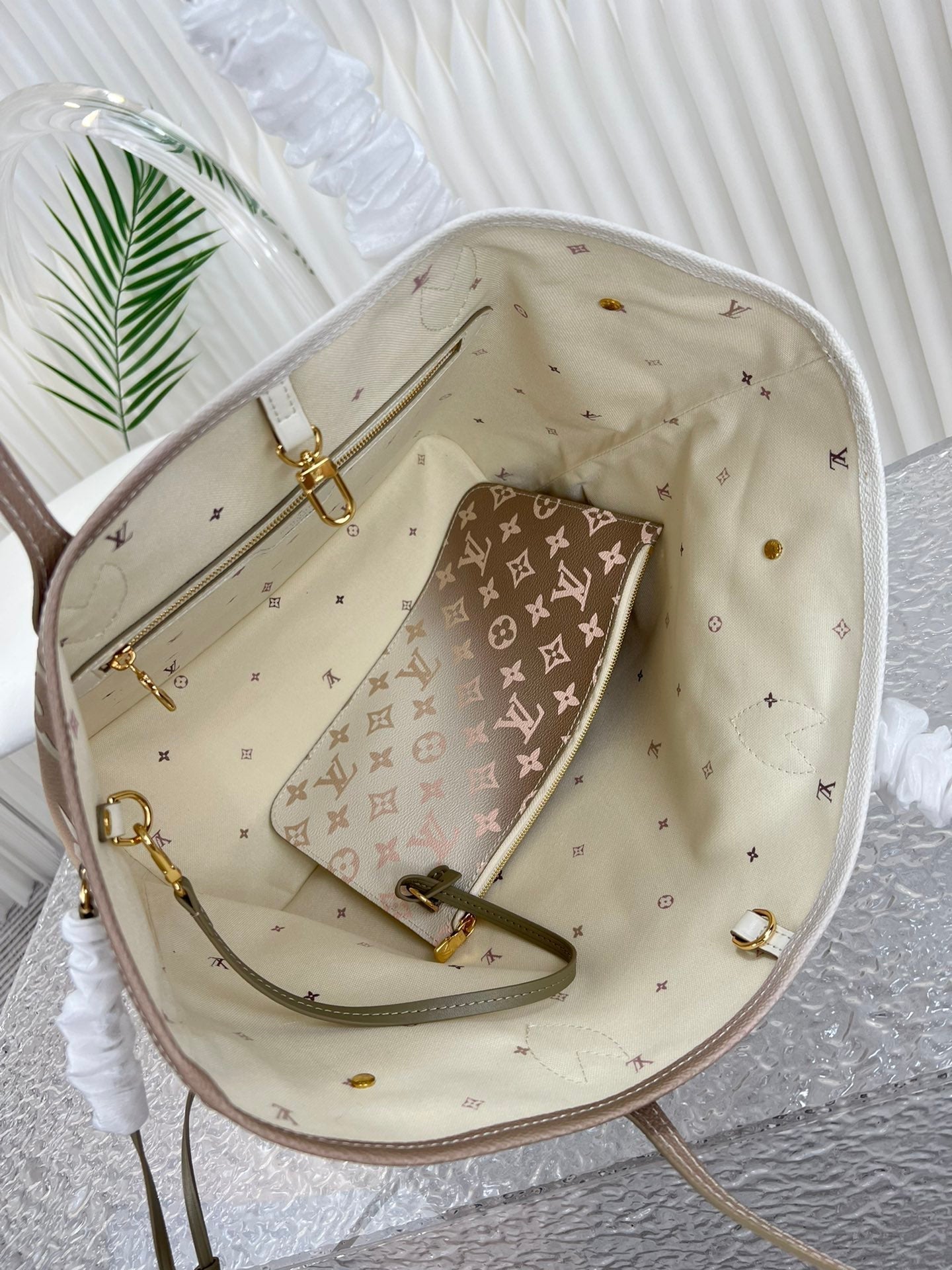 Louis Vuitton Neverfull MM  Tote Bag