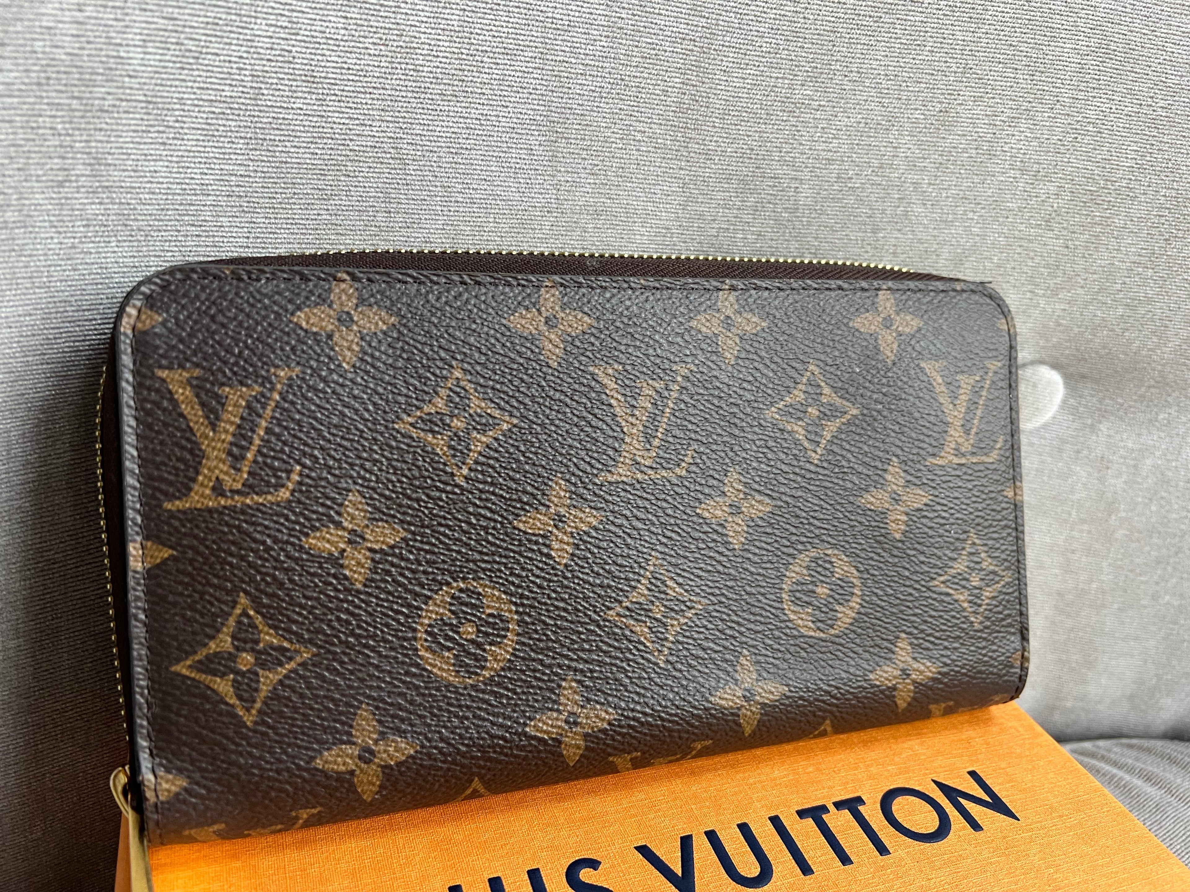 Louis Vuitton Zippy Wallet in Monogram (RRP £565)