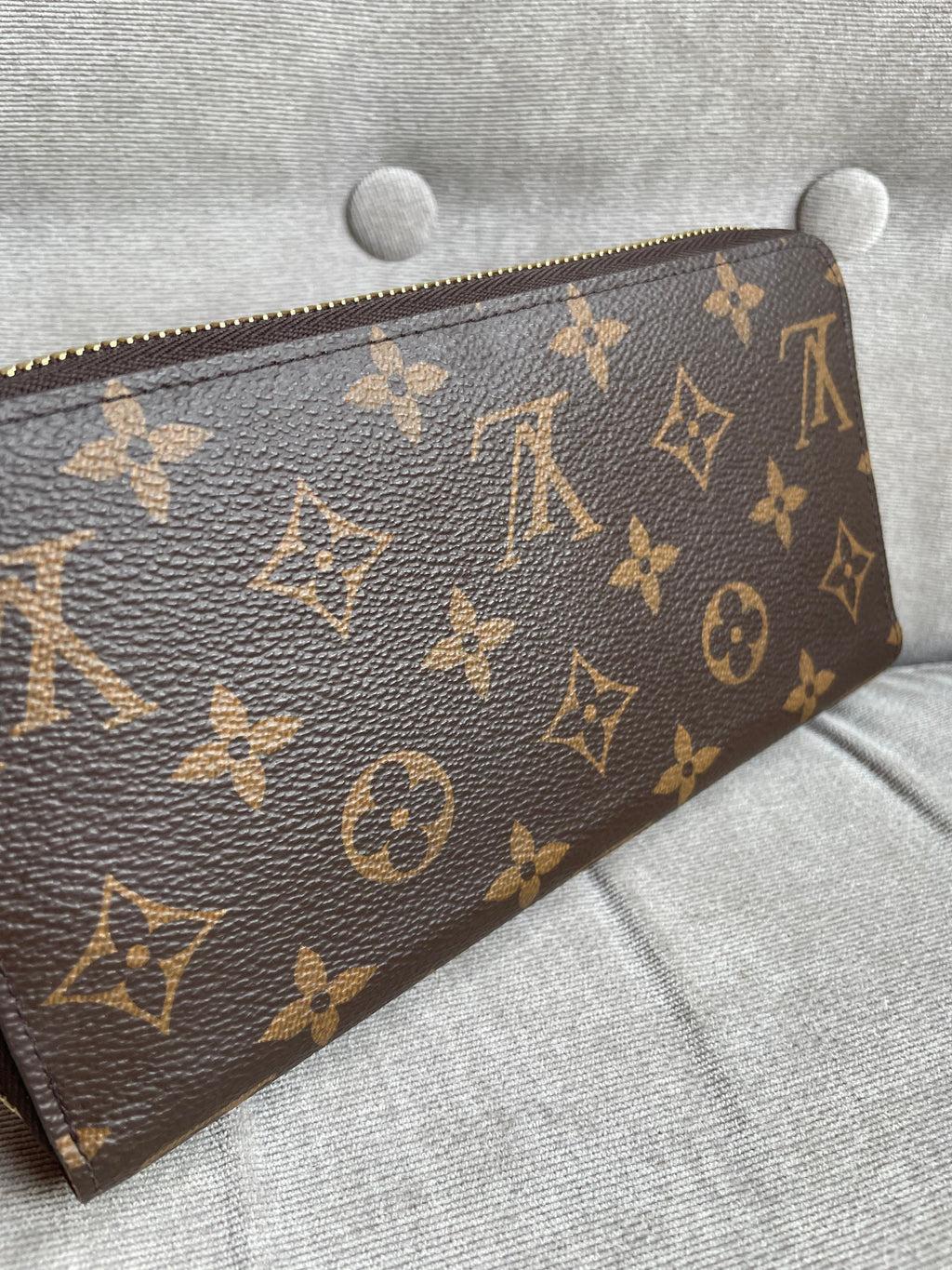 Louis Vuitton Zippy Wallet in Monogram (RRP £565)