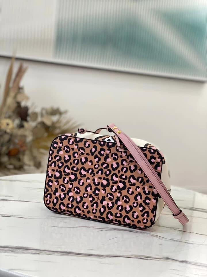 Louis Vuitton NeoNoe MM Bag