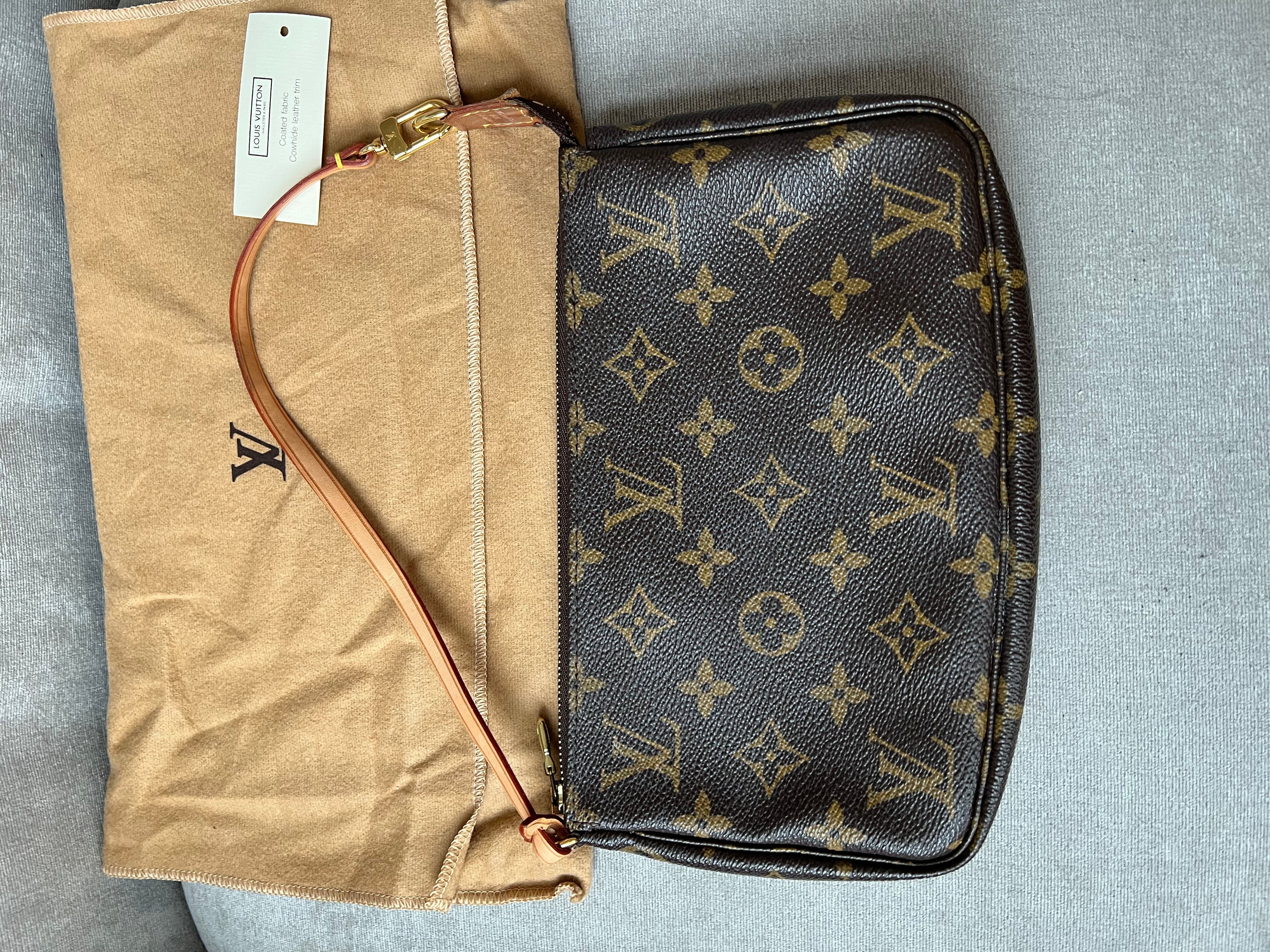Louis Vuitton Vintage Pochette Accessoires Monogram (RRP £915)