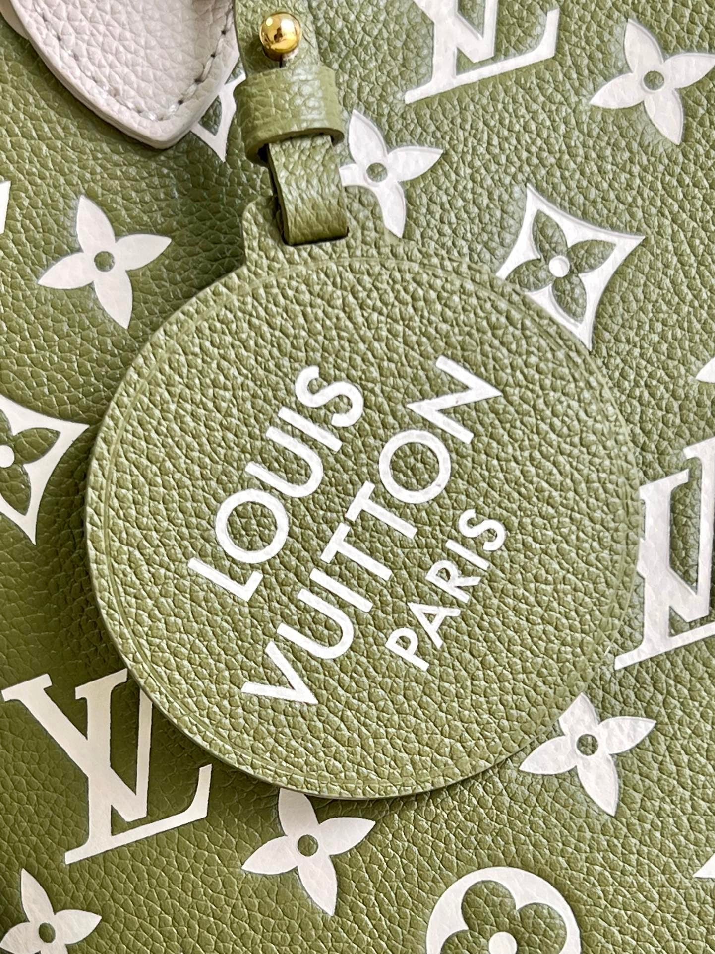 Louis Vuitton Neverfull MM  Tote Bag