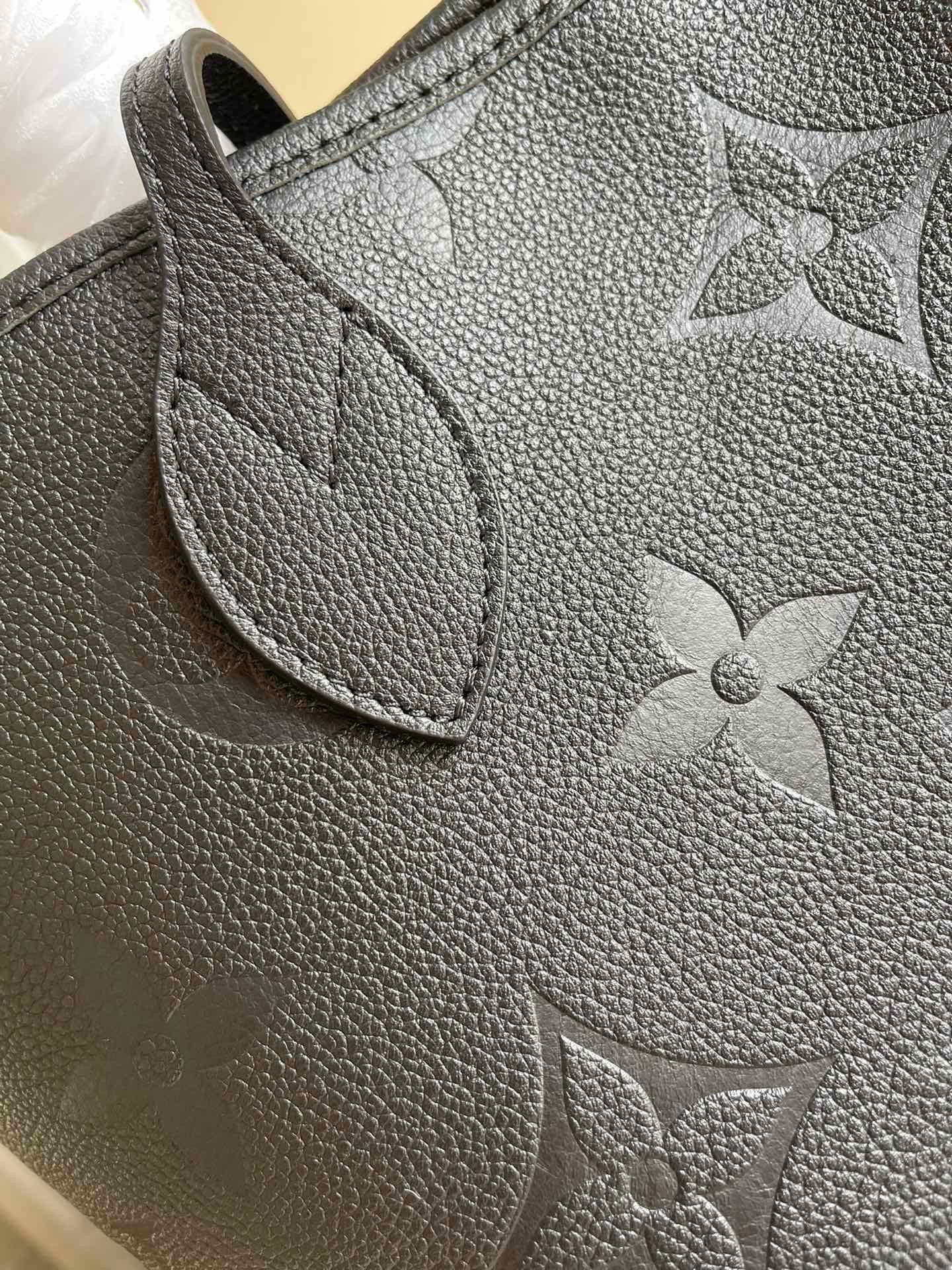 Louis Vuitton Neverfull MM Tote Bag