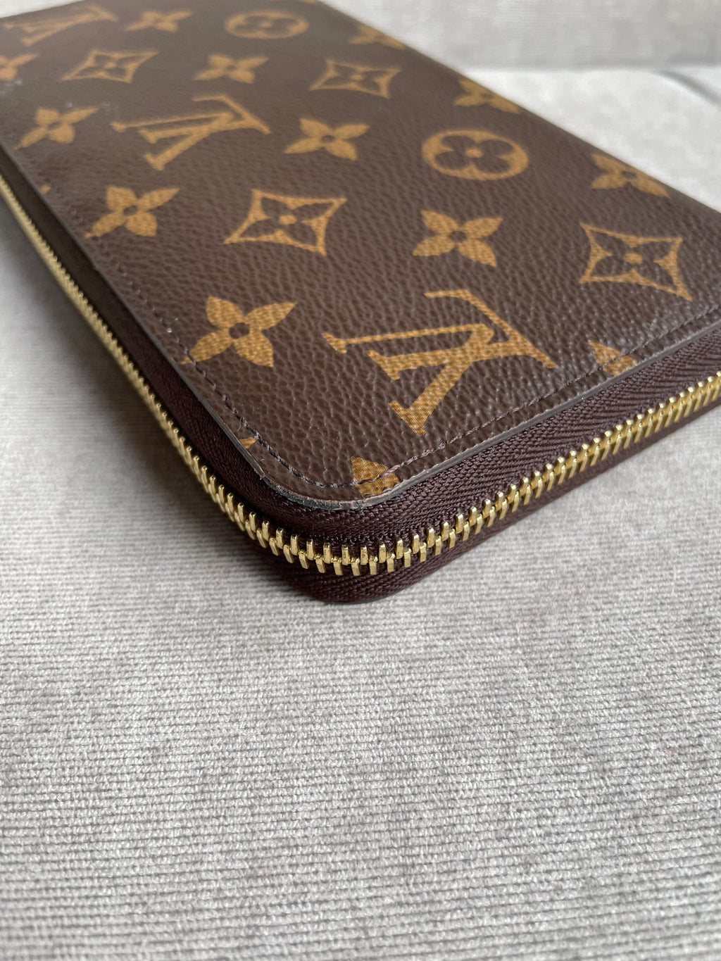 Louis Vuitton Zippy Wallet in Monogram (RRP £565)