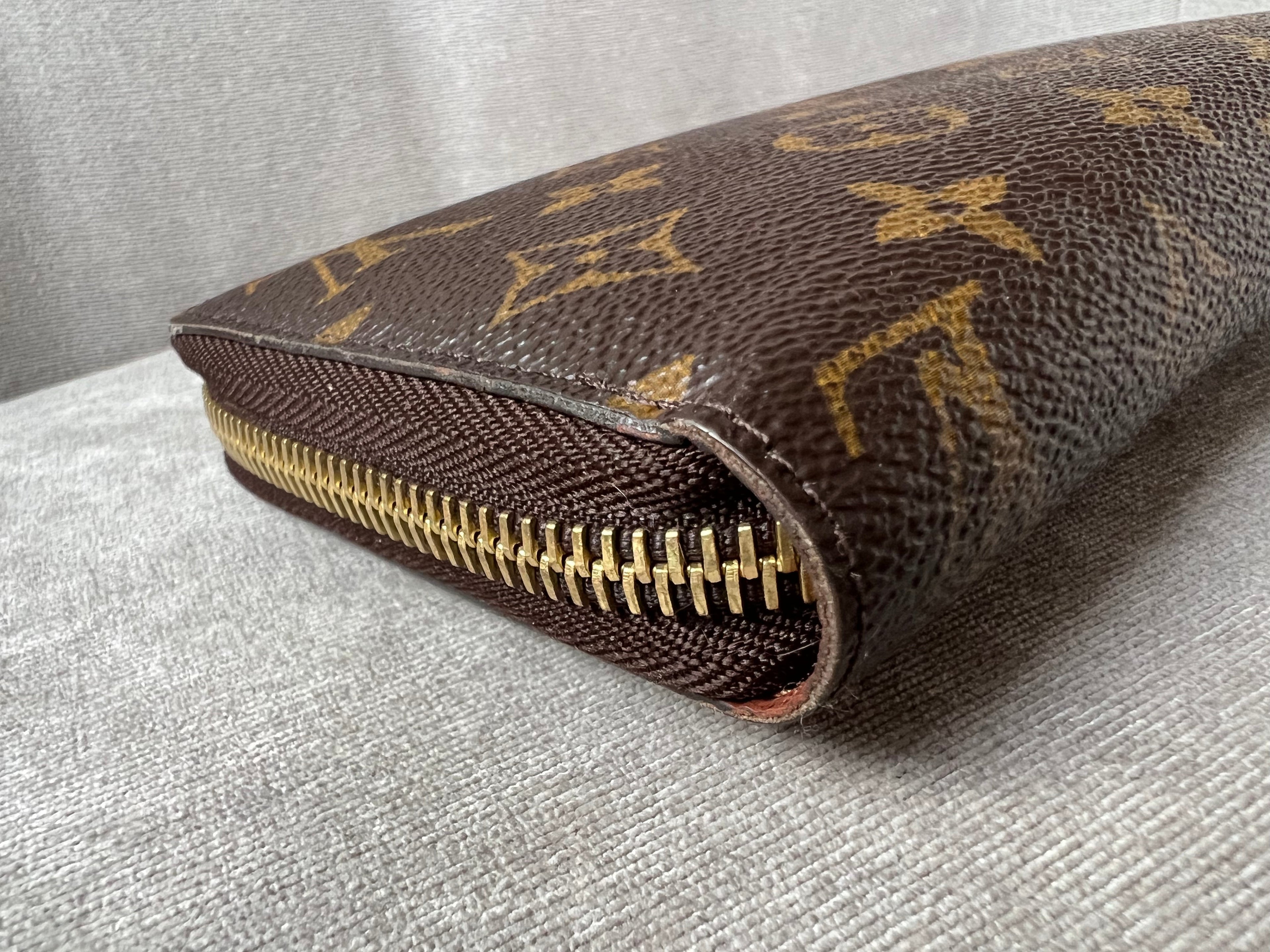 Louis Vuitton Zippy Wallet in Monogram (RRP £565)