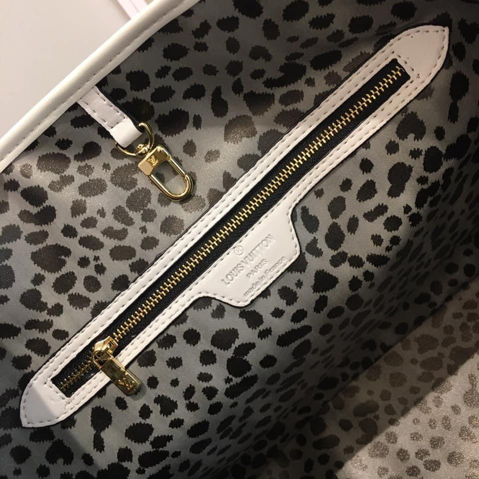 Louis Vuitton Neverfull MM Bag