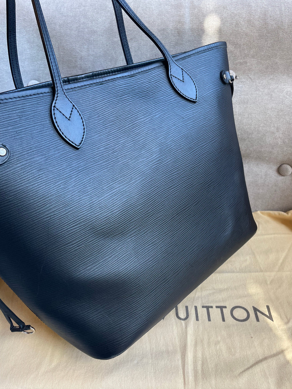 Louis Vuitton Neverfull MM Black Epi Leather (RRP £1,740)