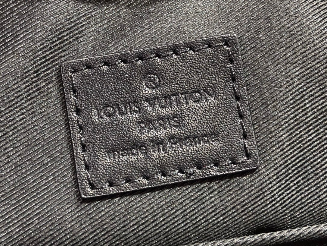 Louis Vuitton Christopher Messenger Bag