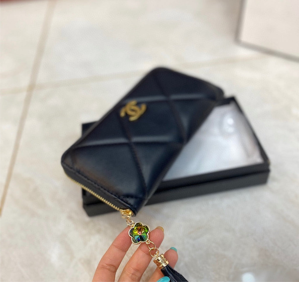 Woman Chanel wallet