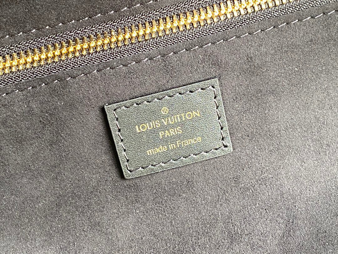 Louis Vuitton Neverfull MM Bag