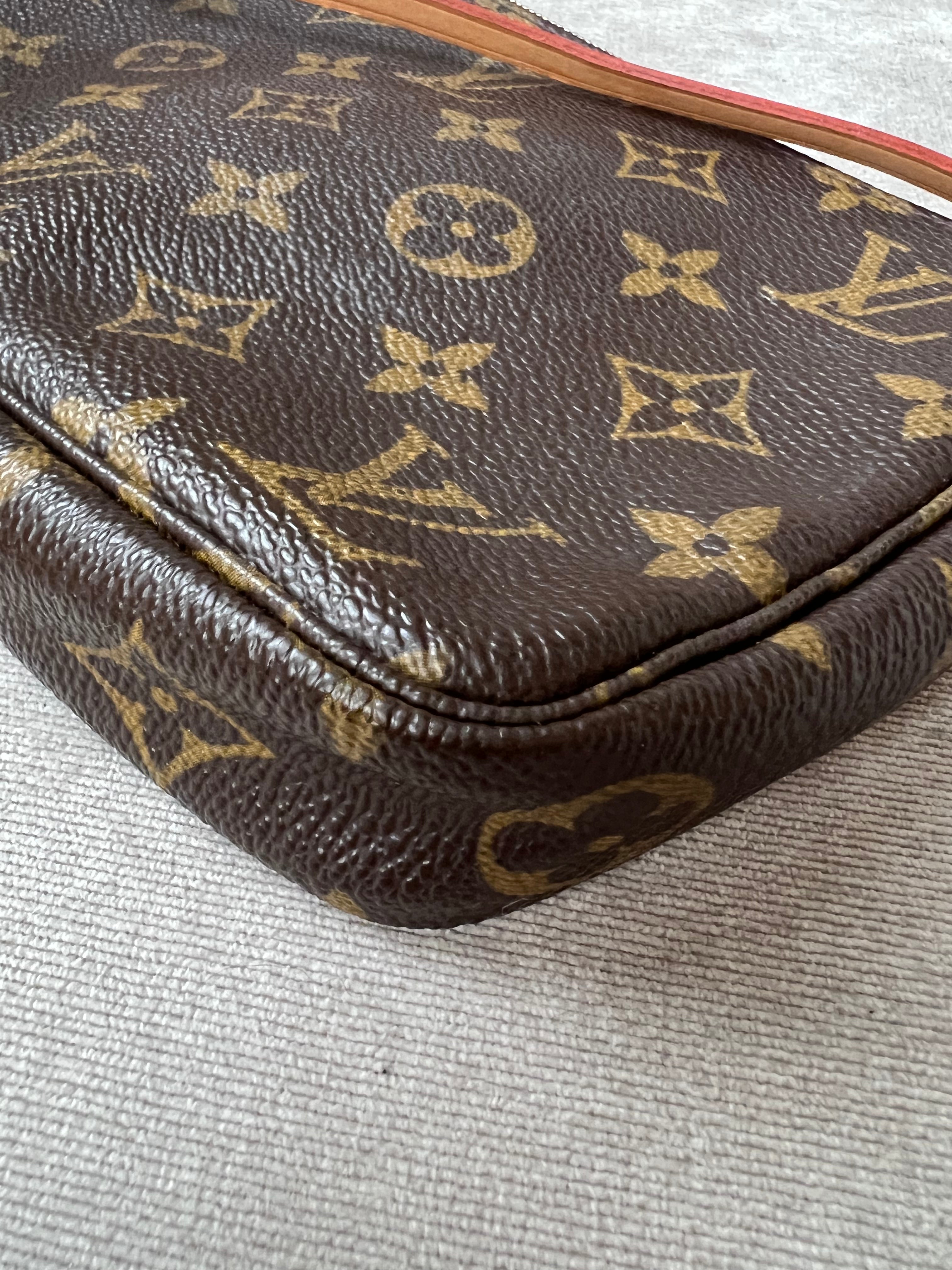 Louis Vuitton Vintage Pochette Accessoires Monogram (RRP £915)