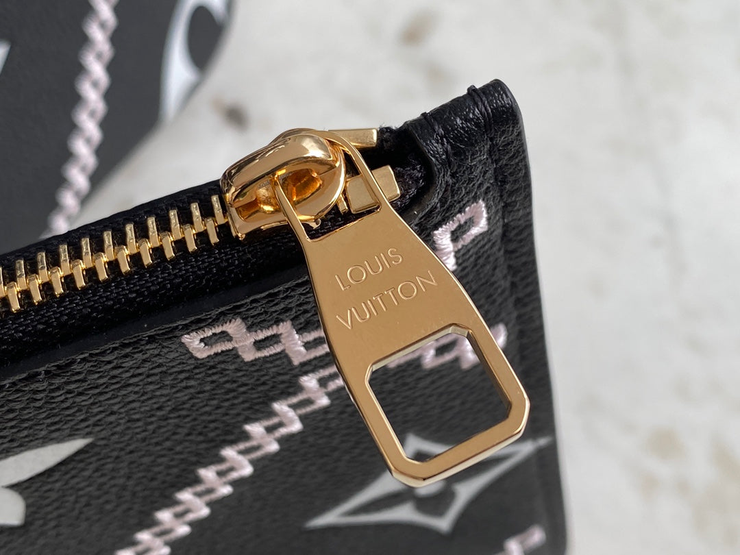 Louis Vuitton Neverfull MM Bag