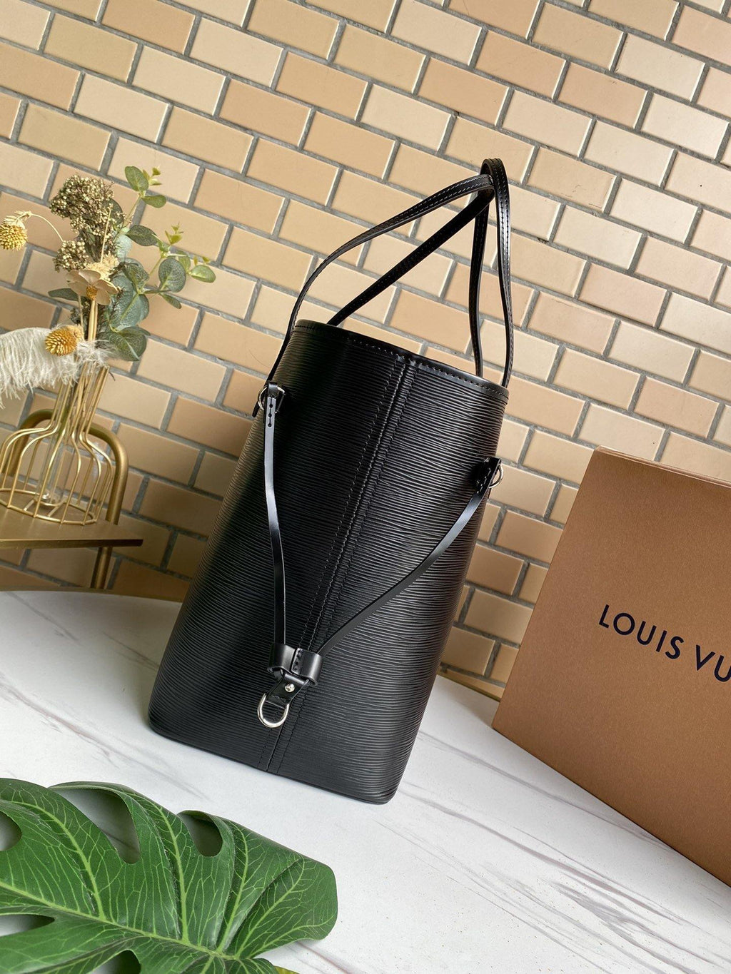 Louis Vuitton Neverfull MM Tote Bag