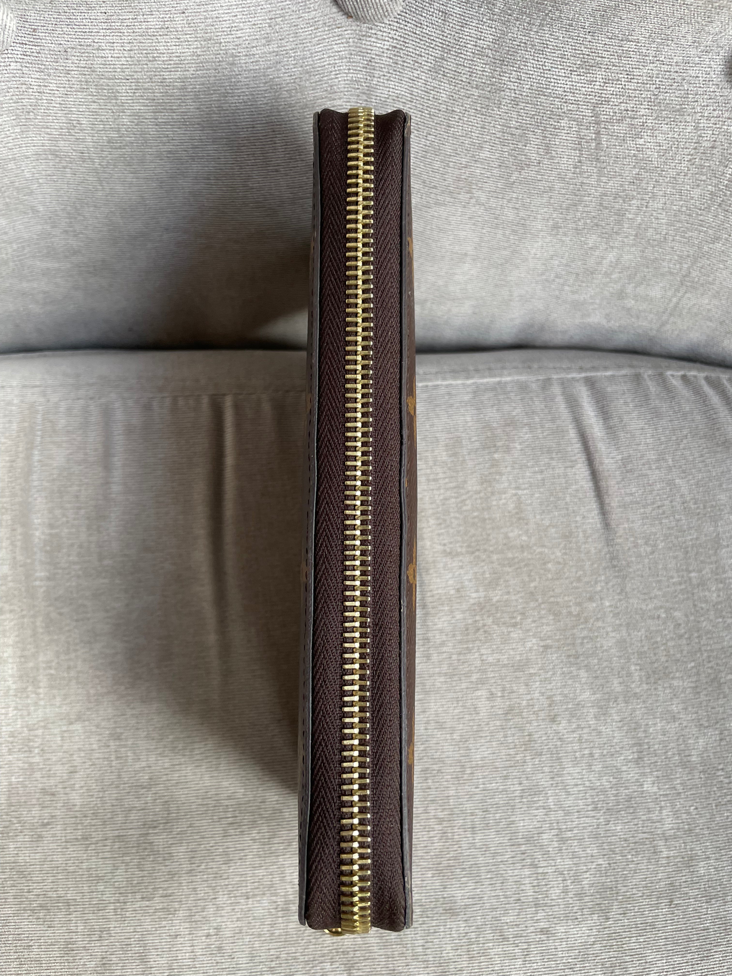 Louis Vuitton Zippy Wallet in Monogram (RRP £565)
