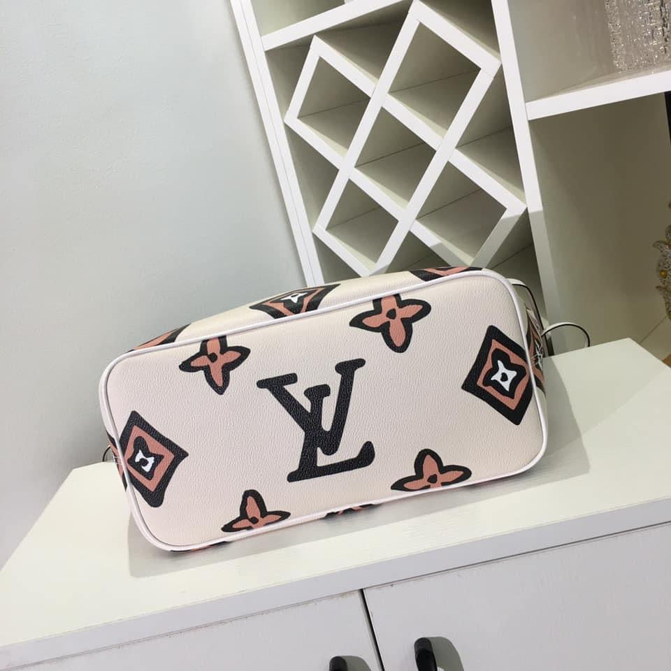 Louis Vuitton Neverfull MM Bag