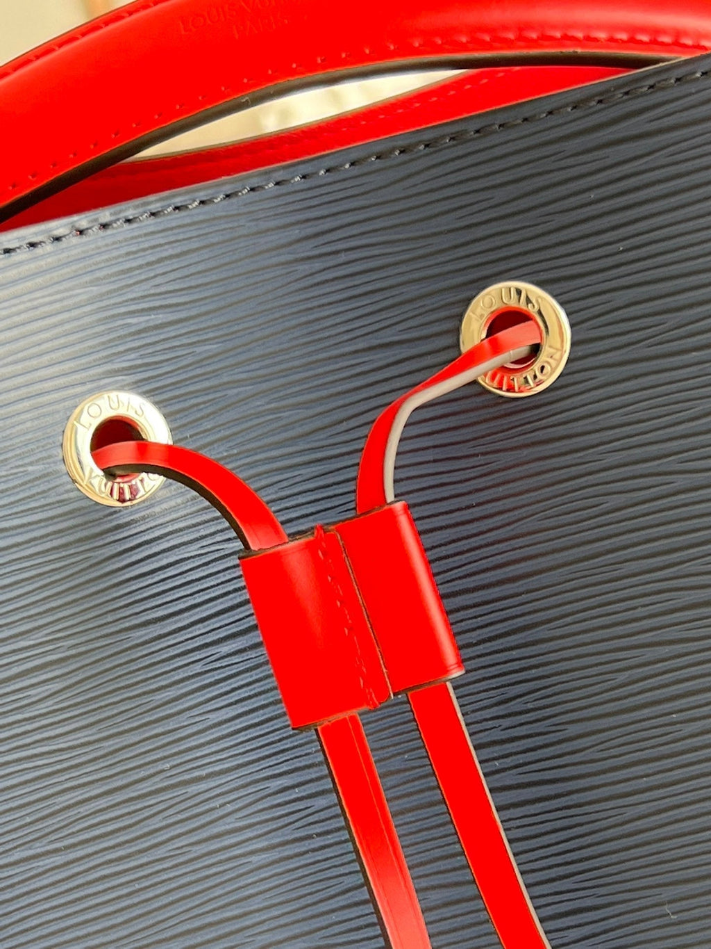 Louis Vuitton NeoNoe MM Bag