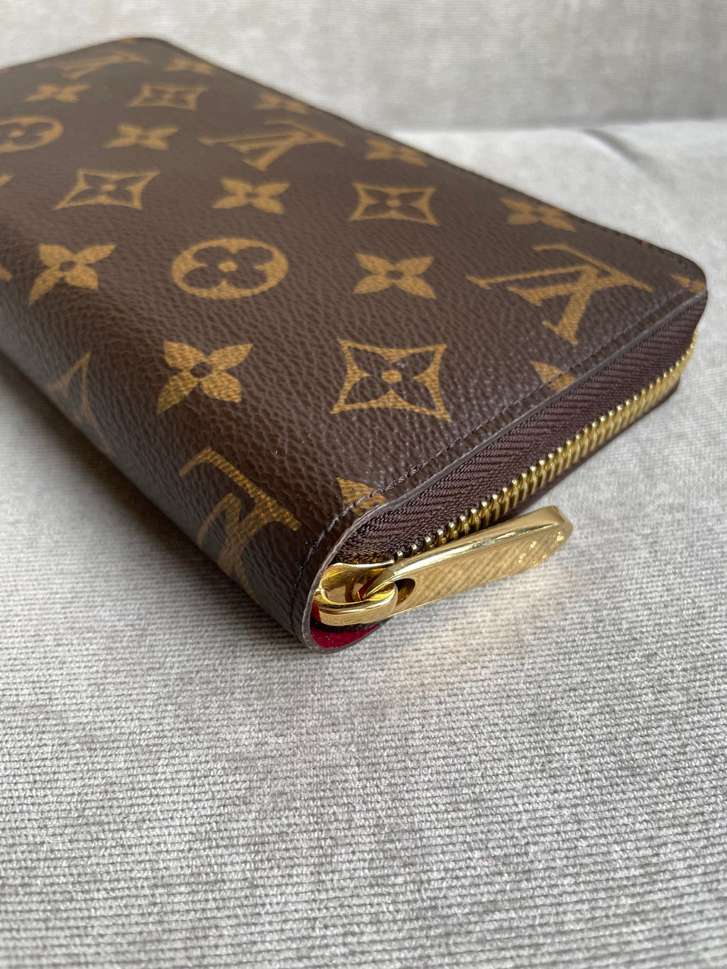 Louis Vuitton Zippy Wallet in Monogram (RRP £565)