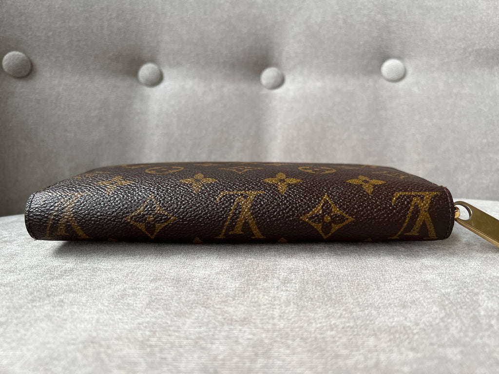Louis Vuitton Zippy Wallet in Monogram (RRP £565)