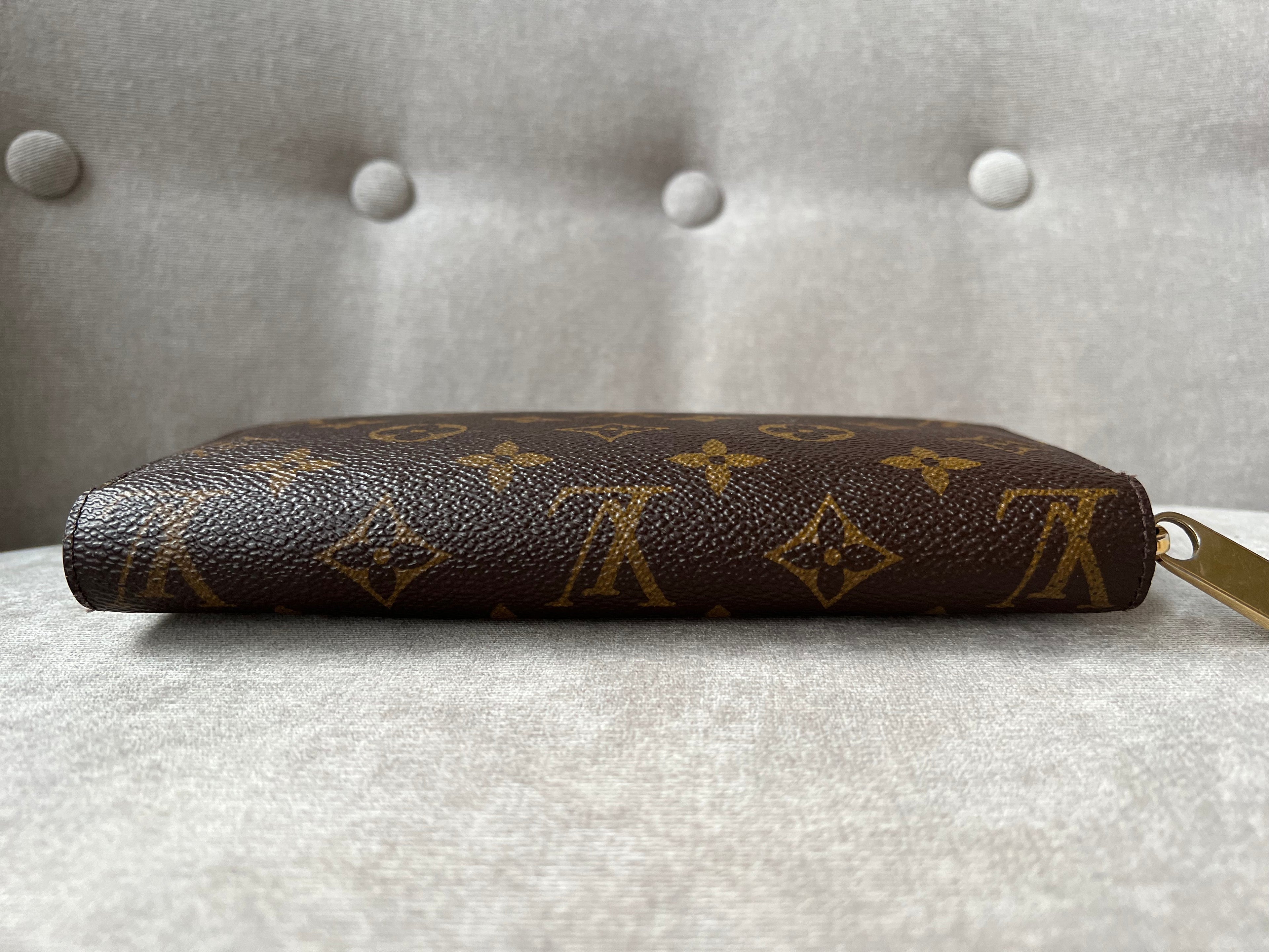 Louis Vuitton Zippy Wallet in Monogram (RRP £565)