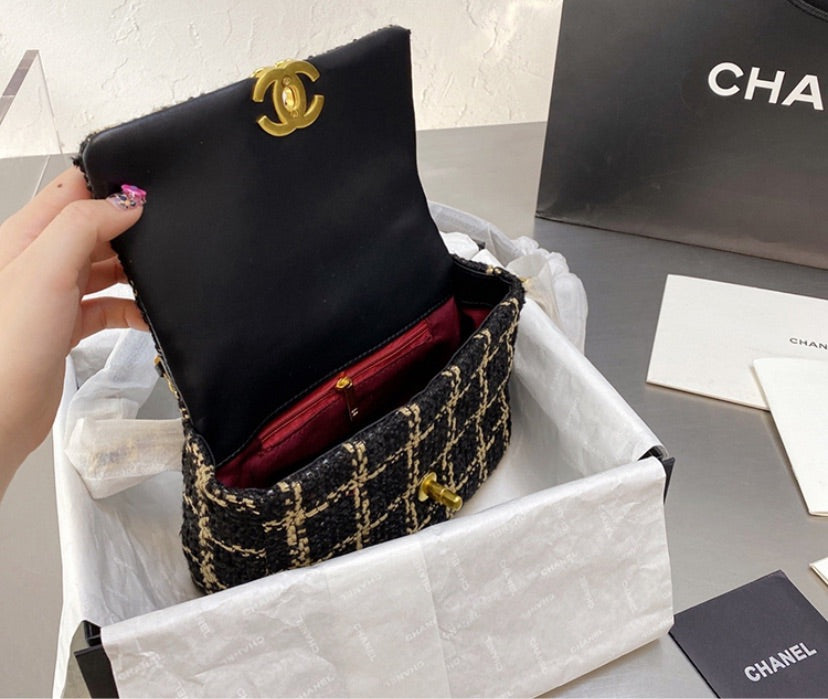 Black/gold woman shoulder Chanel  handbag