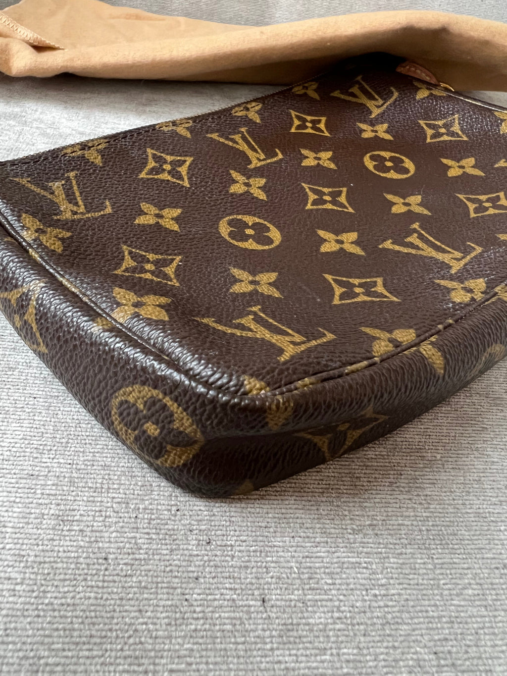 Louis Vuitton Vintage Pochette Accessoires Monogram (RRP £915)