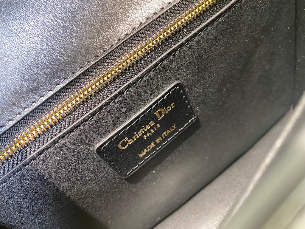 Christian Dior 30 Montaigne Bag
