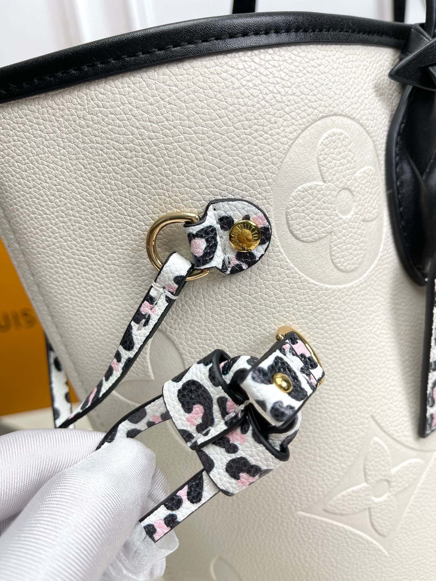 Louis Vuitton Neverfull MM Bag