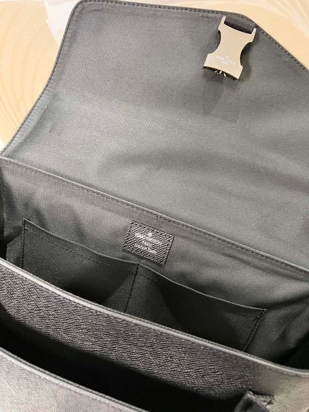 Louis Vuitton Messengerama Bag