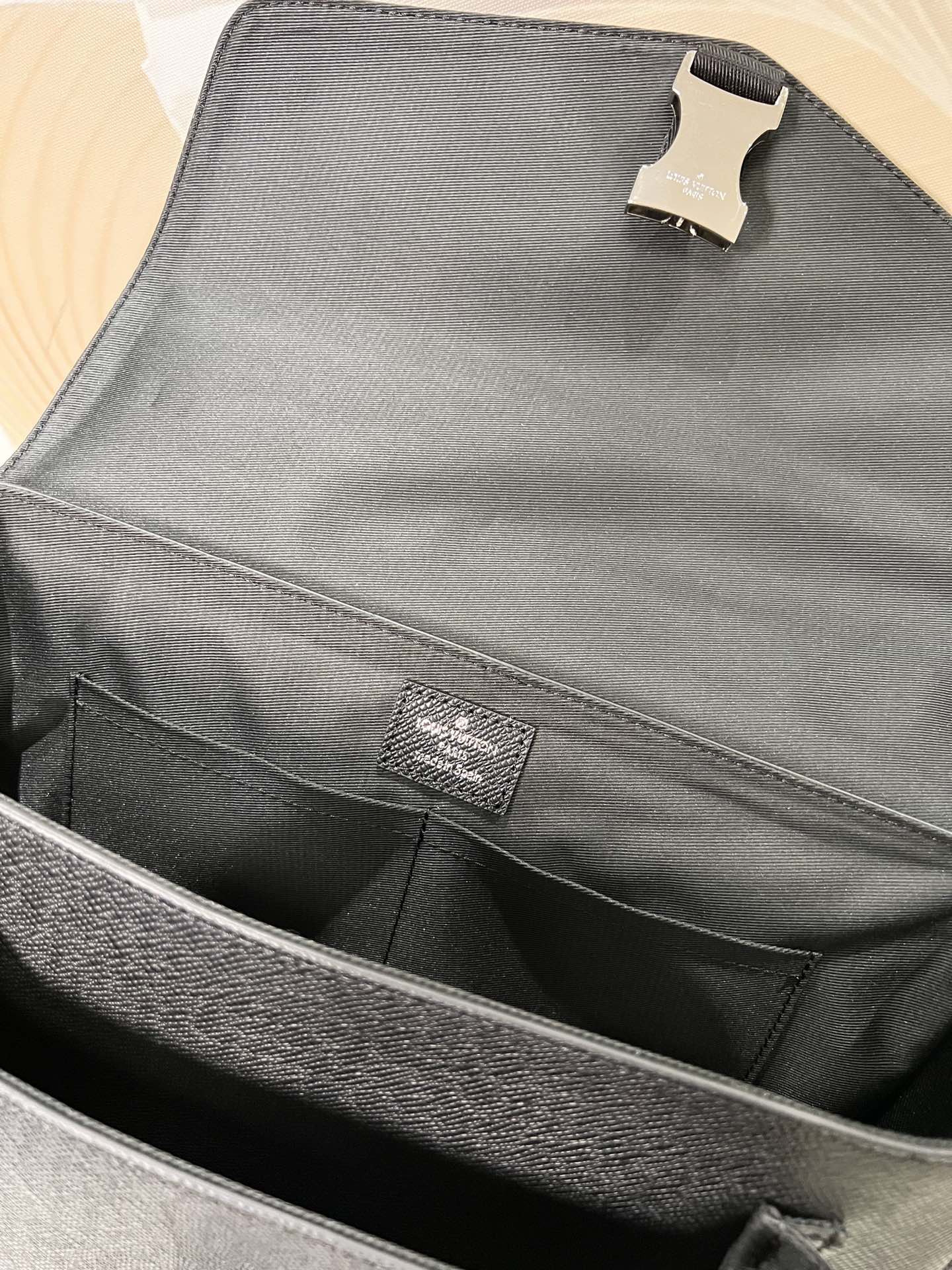 Louis Vuitton Messengerama Bag