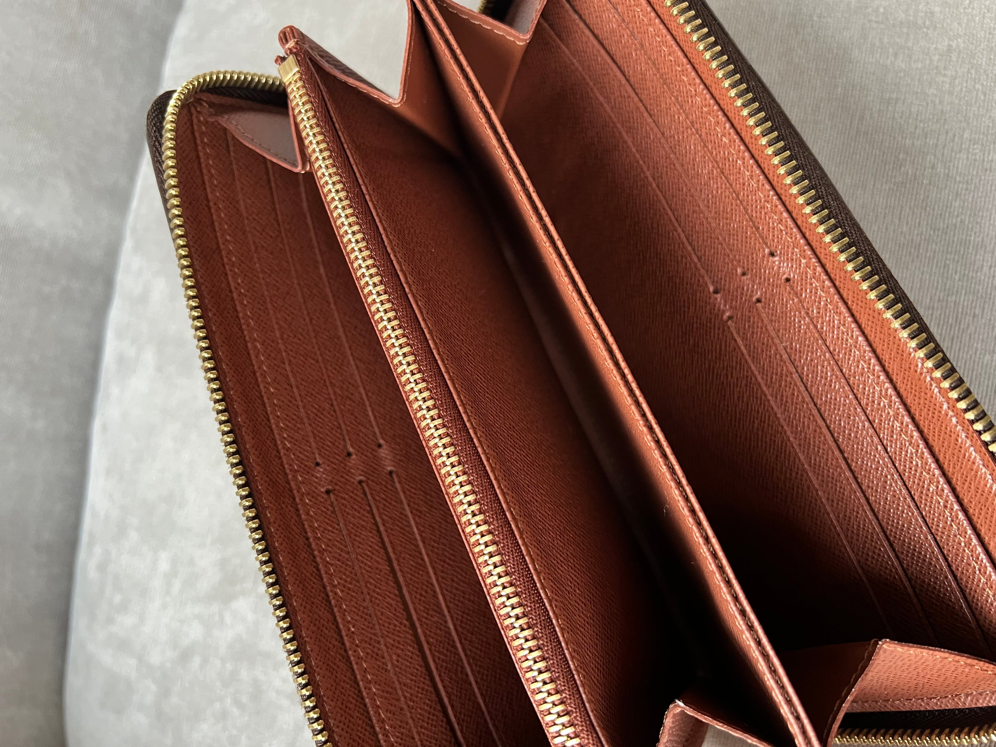 Louis Vuitton Zippy Wallet in Monogram (RRP £565)