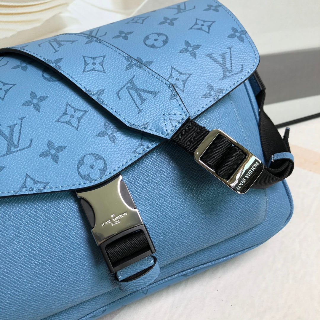 Louis Vuitton Messengerama Bag