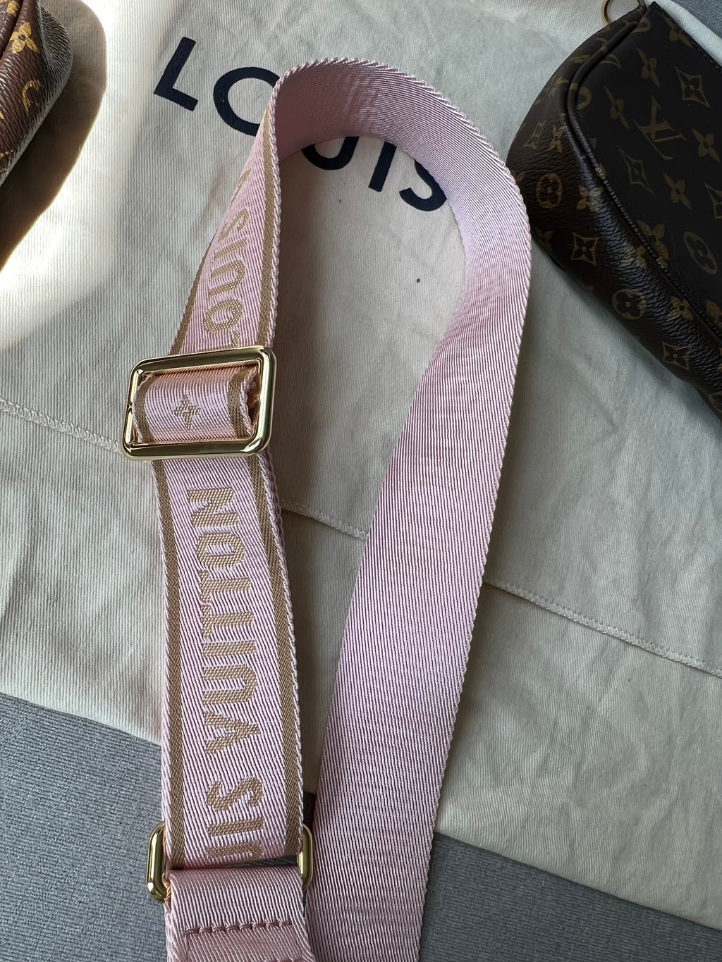Louis Vuitton Multi Pochette Accessoires Rose Chiaro (RRP £1830)